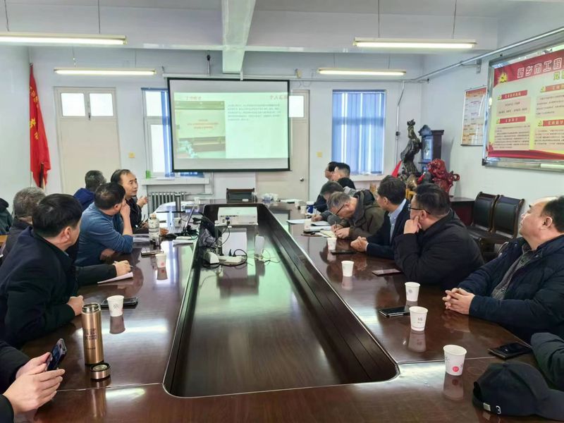 新乡市墙体材料行业协会第四届第 一次常务理事会员圆 满召开